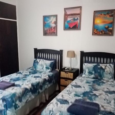 De La Rose Guesthouse Lephalale エクステリア 写真