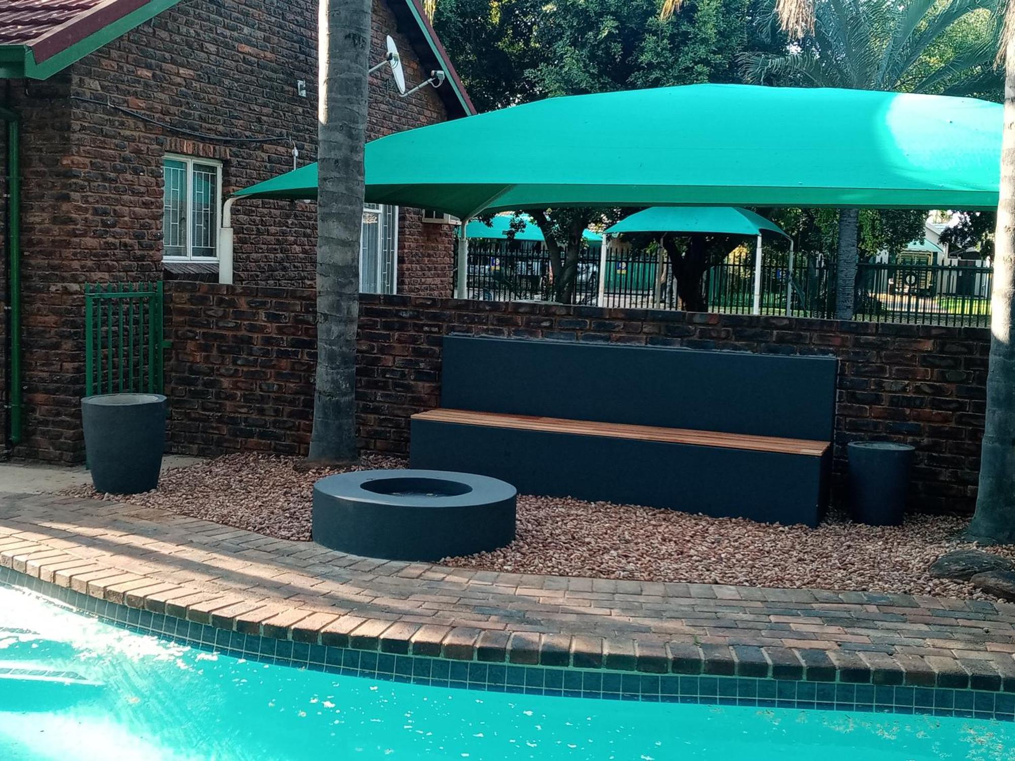 De La Rose Guesthouse Lephalale エクステリア 写真