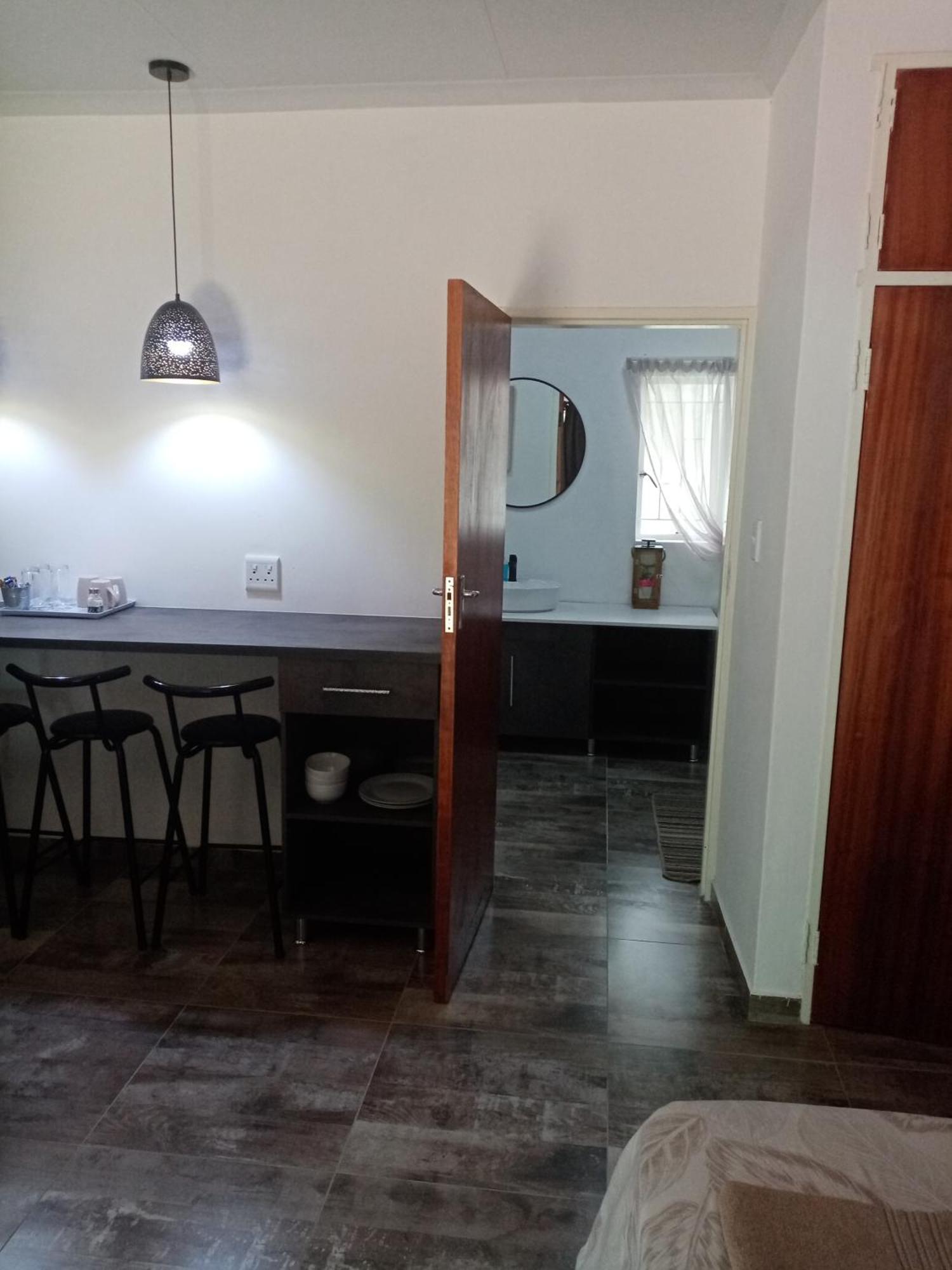 De La Rose Guesthouse Lephalale エクステリア 写真