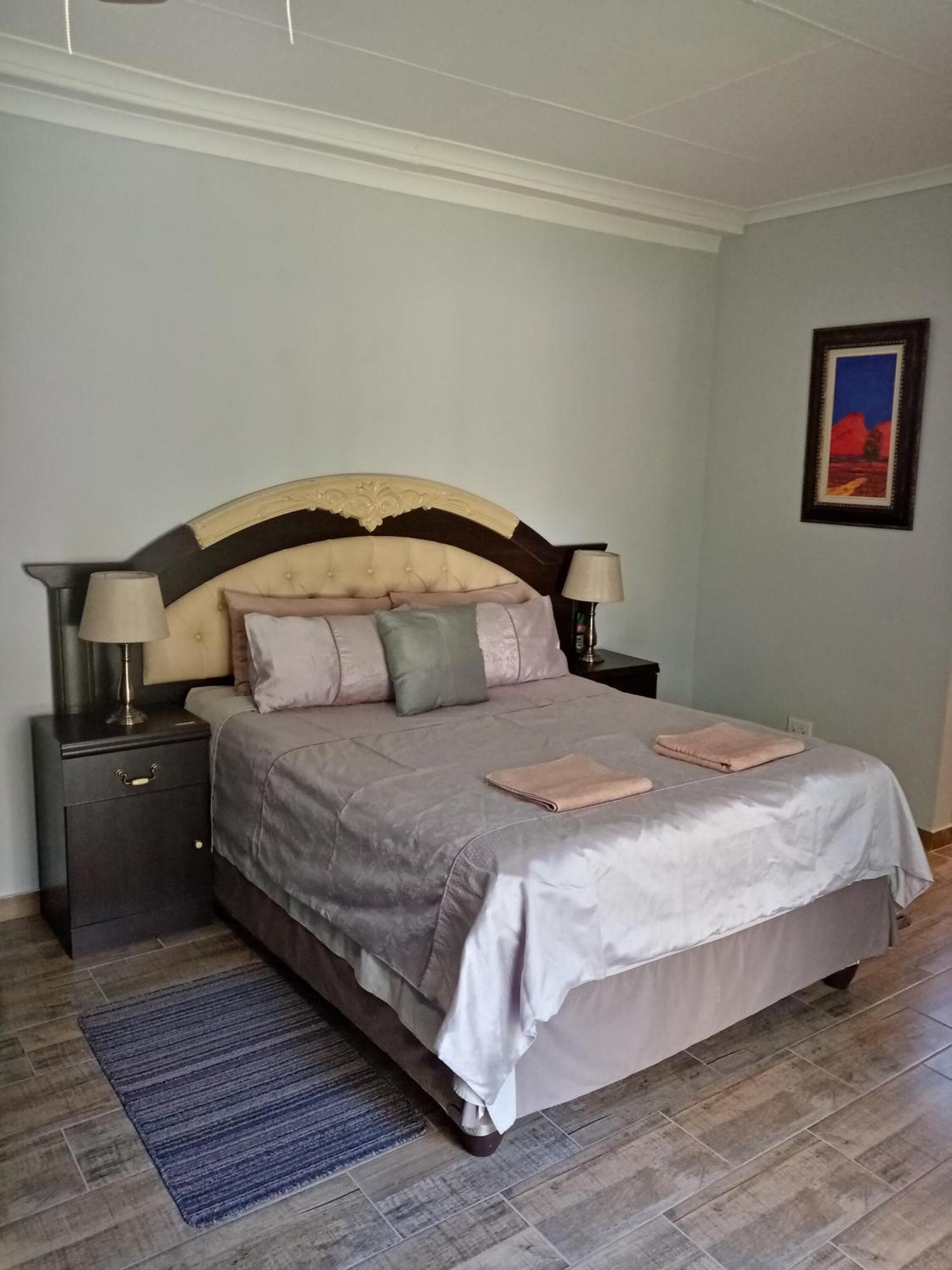 De La Rose Guesthouse Lephalale エクステリア 写真