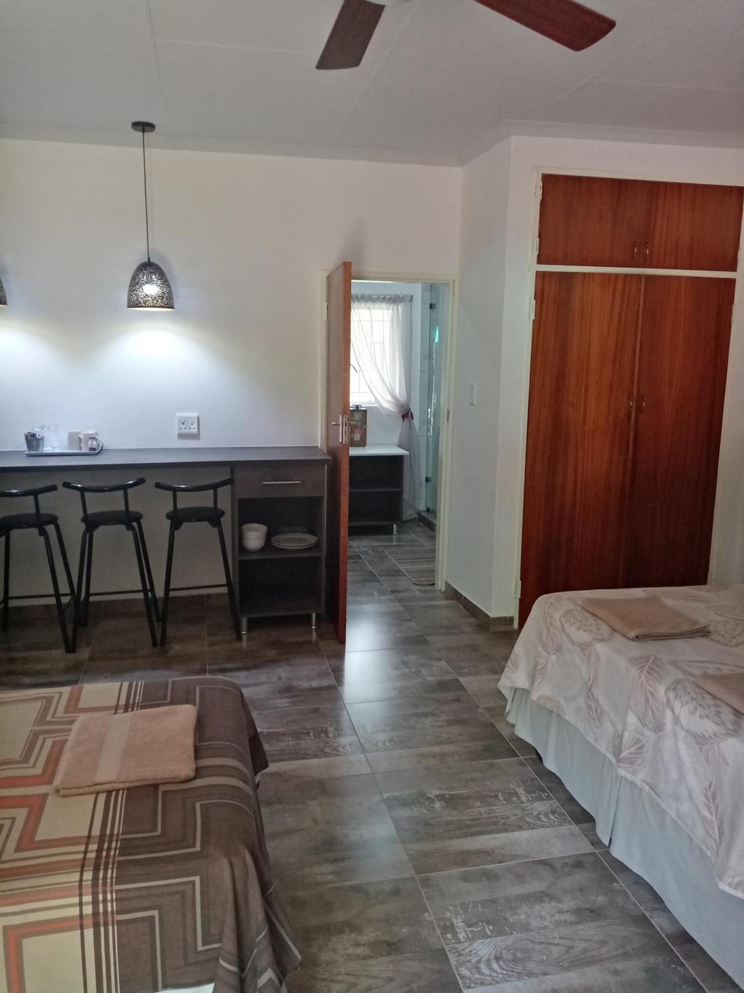 De La Rose Guesthouse Lephalale エクステリア 写真