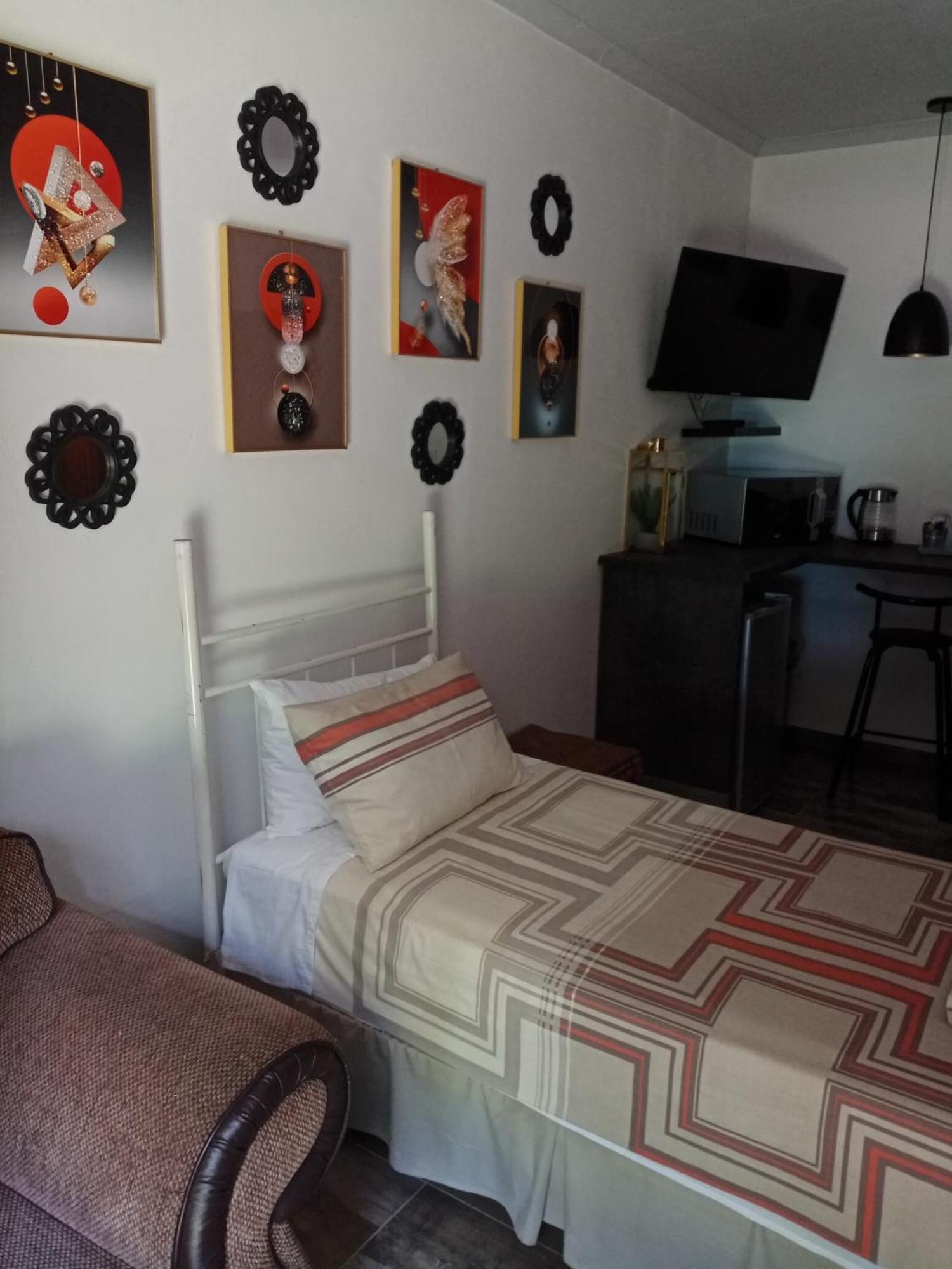 De La Rose Guesthouse Lephalale エクステリア 写真