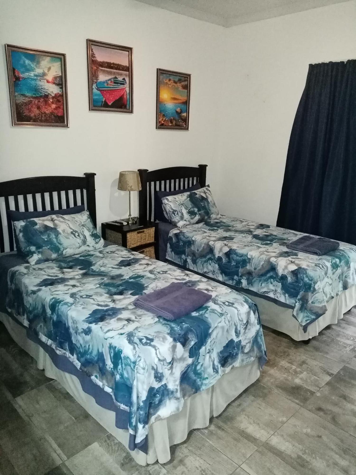 De La Rose Guesthouse Lephalale エクステリア 写真