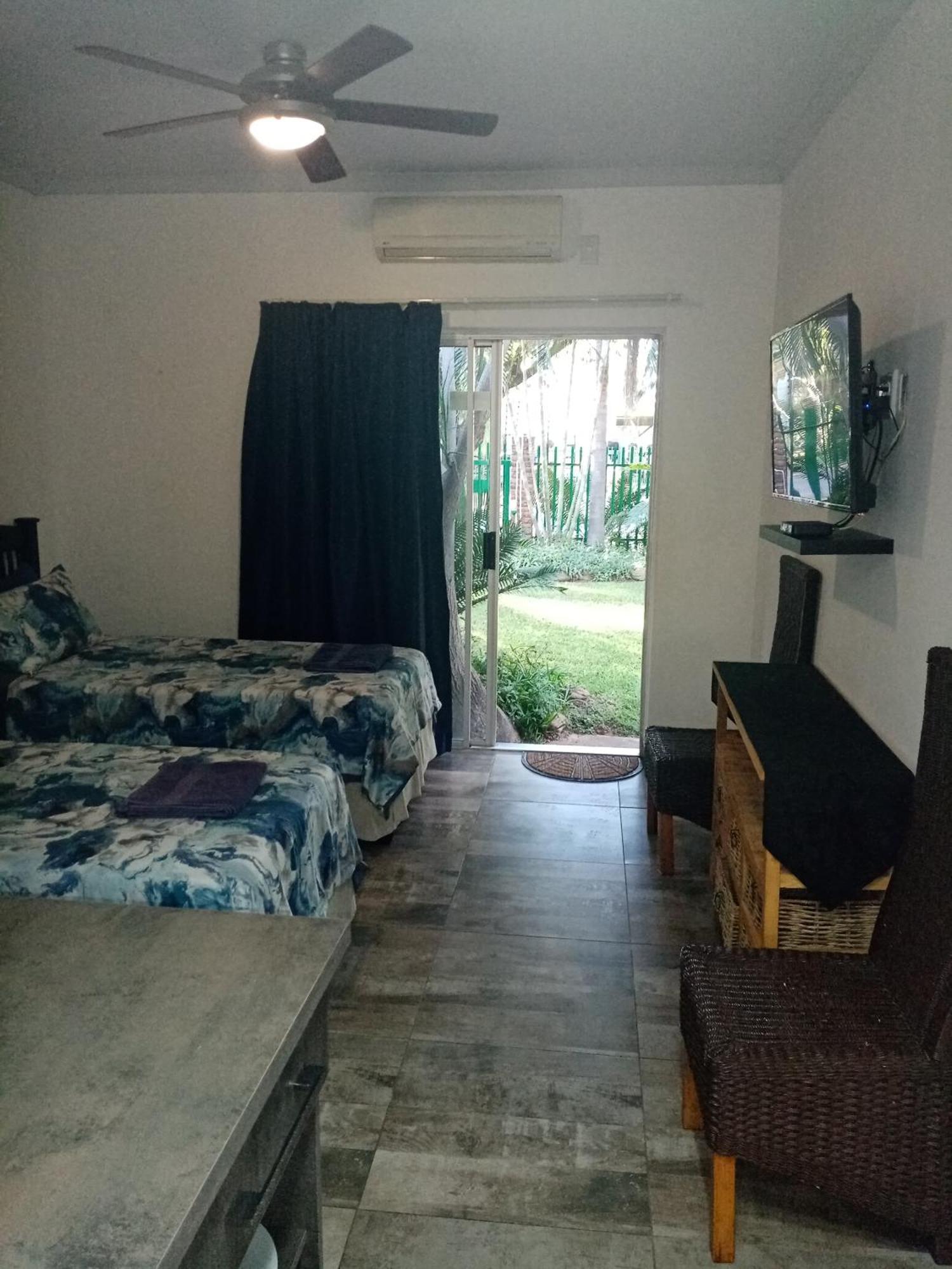 De La Rose Guesthouse Lephalale エクステリア 写真