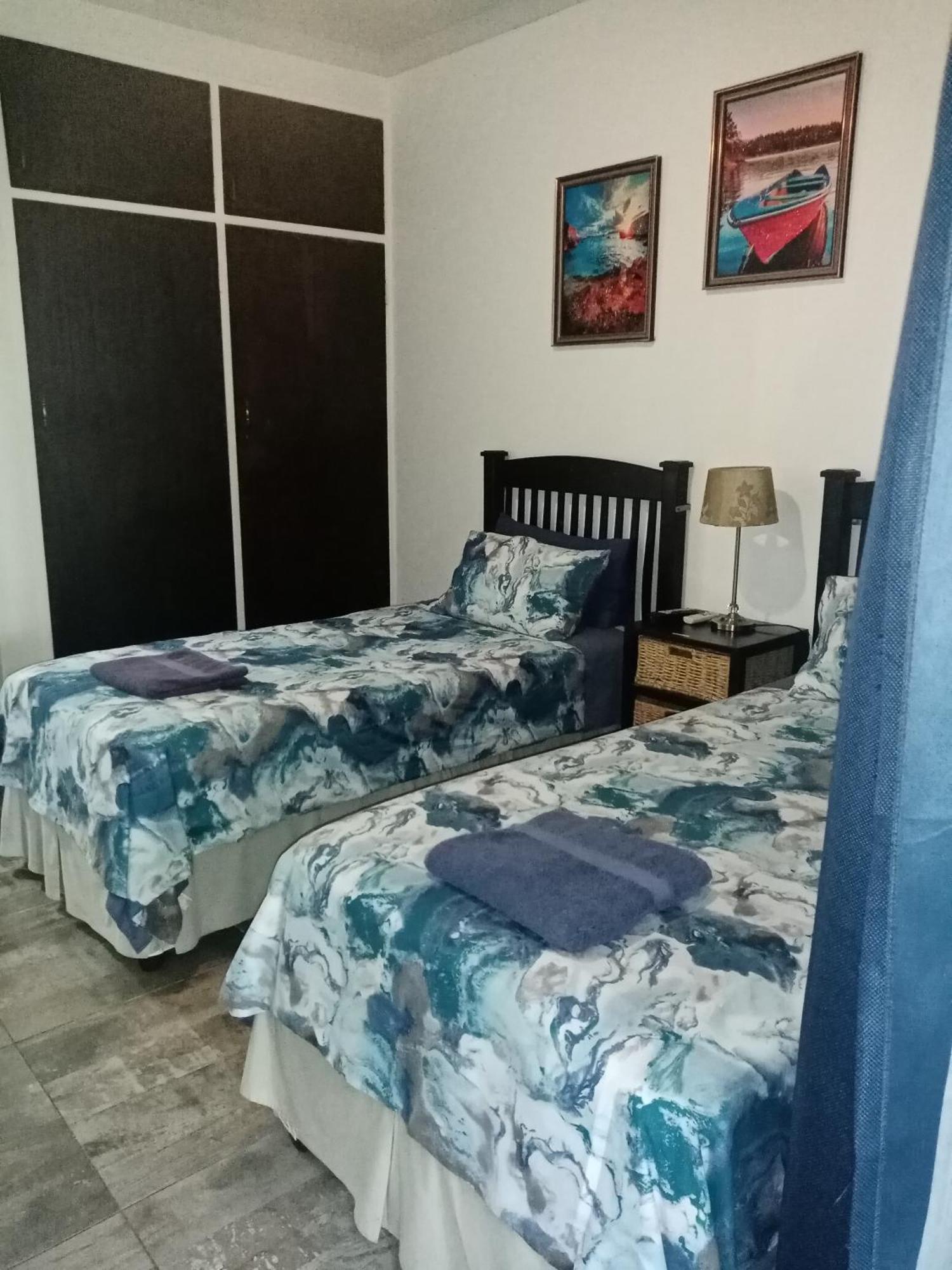 De La Rose Guesthouse Lephalale エクステリア 写真