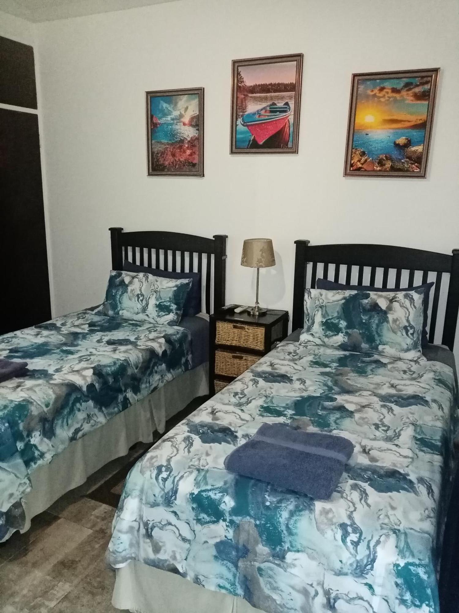 De La Rose Guesthouse Lephalale エクステリア 写真