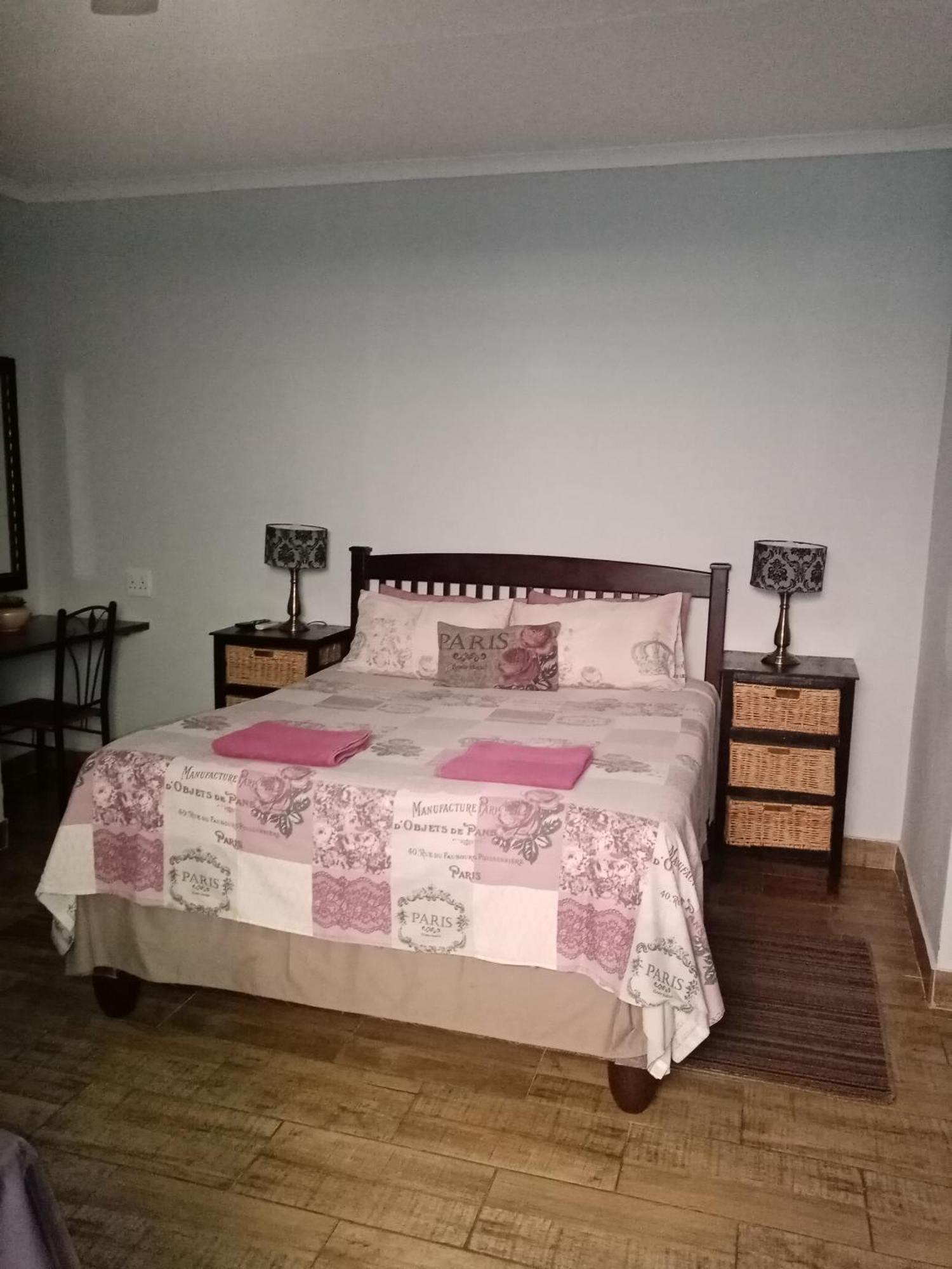 De La Rose Guesthouse Lephalale エクステリア 写真