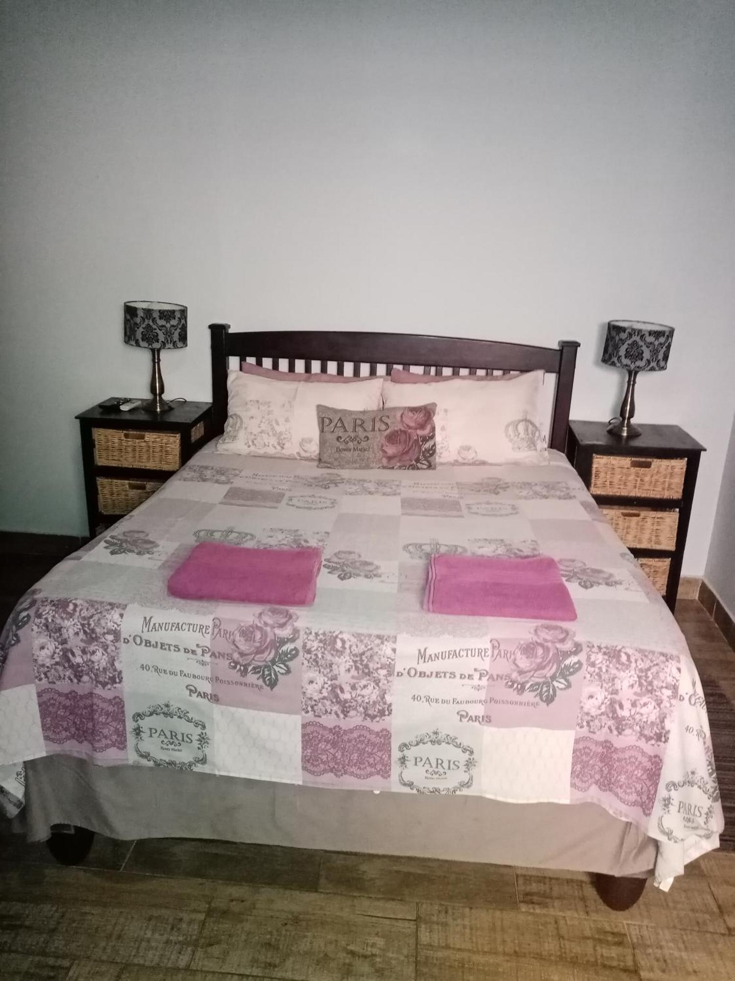 De La Rose Guesthouse Lephalale エクステリア 写真