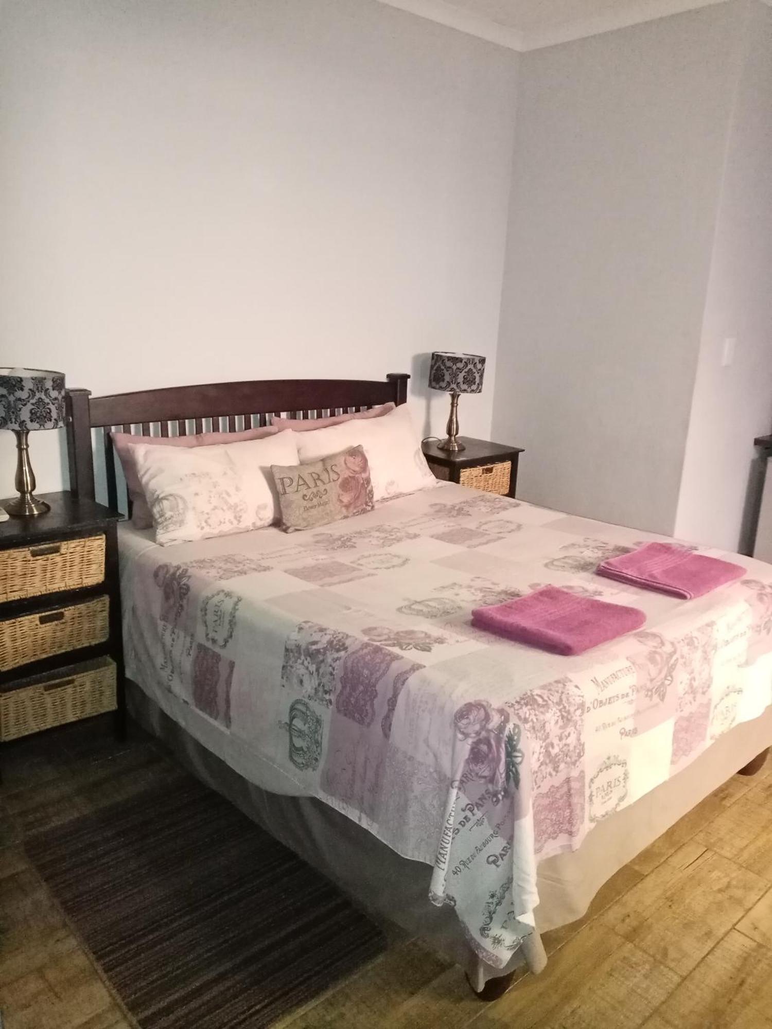 De La Rose Guesthouse Lephalale エクステリア 写真