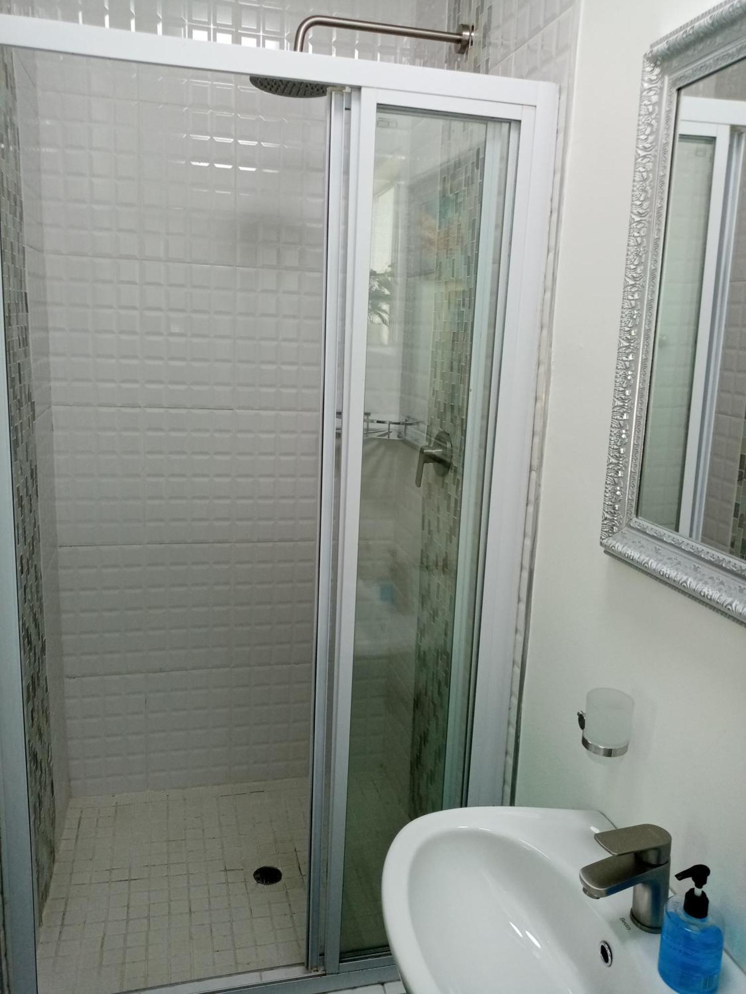 De La Rose Guesthouse Lephalale エクステリア 写真