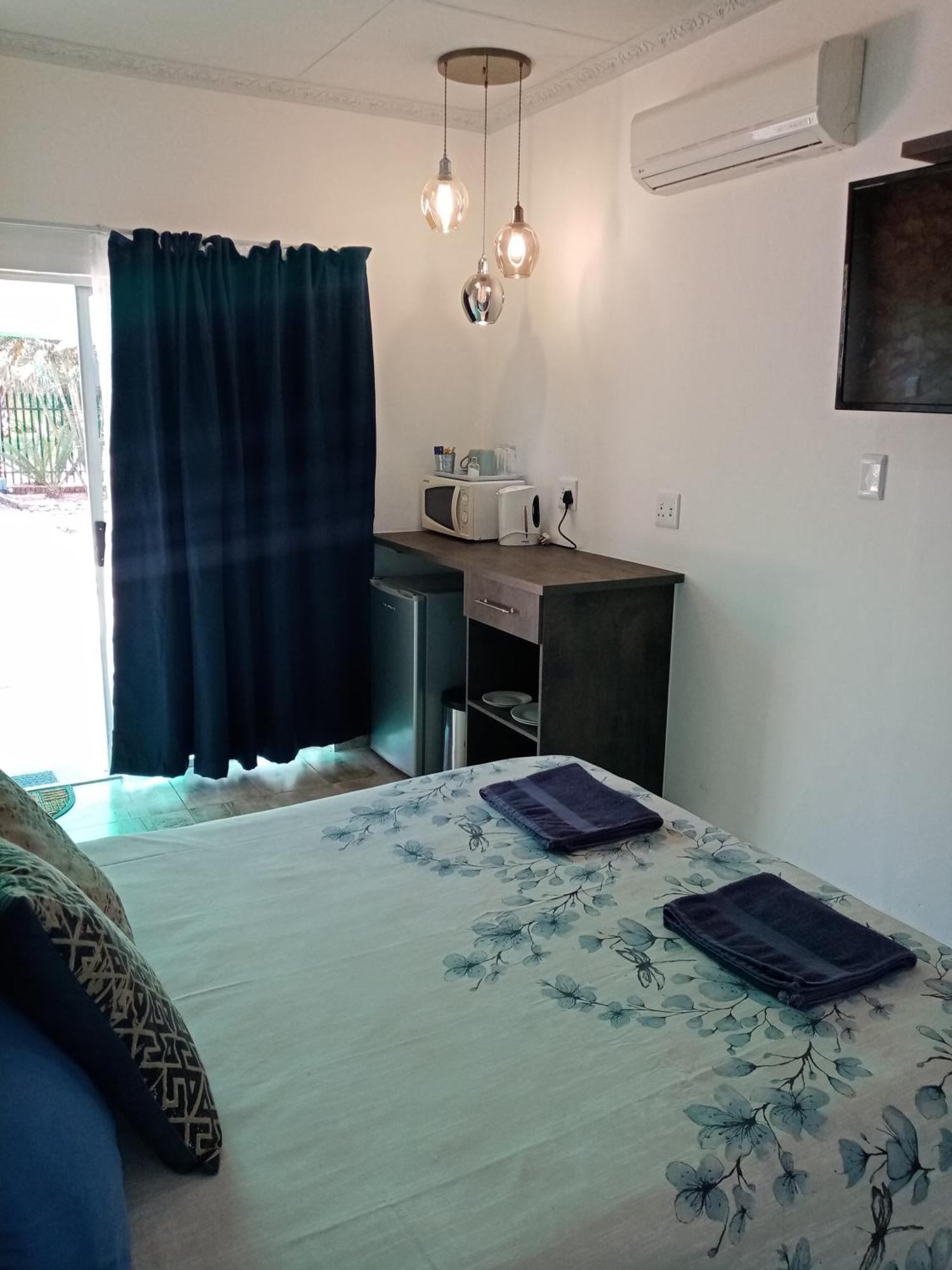 De La Rose Guesthouse Lephalale エクステリア 写真